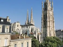 Lumineux appartement sous les toits à Pey Berland