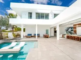 Oceanside 3 Bedroom Luxury Villa with Private Pool, 500ft from Long Bay Beach -V5