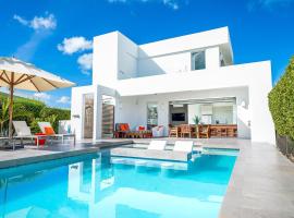 Oceanside 2 Bedroom Luxury Villa with Private Pool, 500ft from Long Bay Beach -V3, hôtel à Providenciales