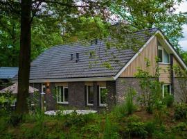 Comfortable house with hot tub, hotel v destinácii Hoenderloo