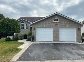 Arbour Ridge Vacation Home - Trail View! 5 bedrooms, 8 beds