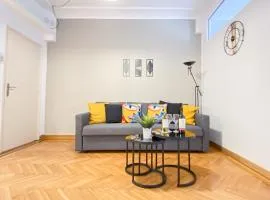 Syntagma square, 100sqm Luxurious family apt