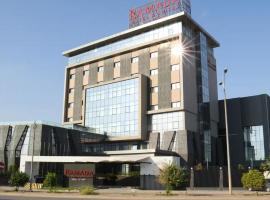 Ramada Hotel & Suites by Wyndham Erbil 32 Park, hotel di Erbil