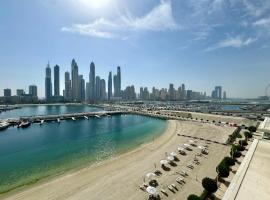 Luxury Living Private Beach, Emaar Beachfront、Dubai Marinaのホテル