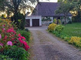 Holiday home at the end of the Weser، فندق في Dörverden