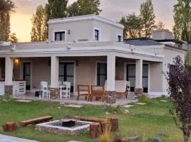 CASA EN CHACRAS DE CORIA CON VIÑEDO Y JACUZZI