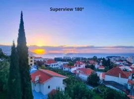 Spacious and Cozy Apartment in Funchal with Panoramic Sea and City Views, Enjoy Unique Sunrises and Sunsets