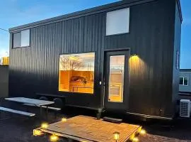 Tiny home near Grand Canyon sleeps 5, epic views!