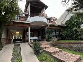 CASA GRAND BOURG CON MAGNÍFICA VISTA Y PILETA