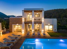 Villa in Ibiza Town sleeps 10 to 12 guests, villa i Ibiza