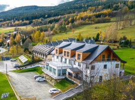 Hotel i Apartamenty pod Śnieżnikiem, семейный отель в городе Строне-Слёнске