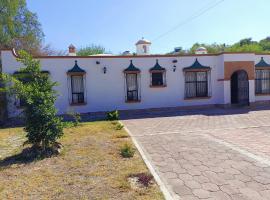 Casa Media Luna en Tequisquiapan, Qro., sumarbústaður í Tequisquiapan