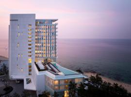 SEAMARQ HOTEL, hotel con piscina a Gangneung