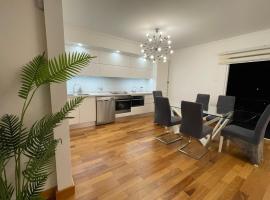 NICE and MODERN FLAT NEAR AIRPORT, hotel en Santa Cruz