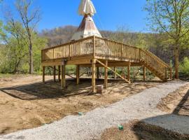 Mājdzīvniekiem draudzīga viesnīca Furnished Teepee/Glamping/Red River Access/King Bd pilsētā Stanton