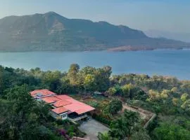 Ekam Lake House by StayVista with Mountain & Lake views, Outdoor jacuzzi, Sauna, Modern amenities & Kitchen garden