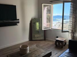 Cabanon sur la plage vue sur les Sanguinaires，阿雅克肖的Villa