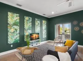 NEW! Rumba Roost - Upscale Ybor Studio On 7th Ave, Shared Balcony