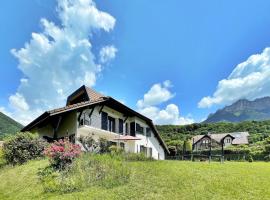 La Cadamale, hotell i Menthon-Saint-Bernard