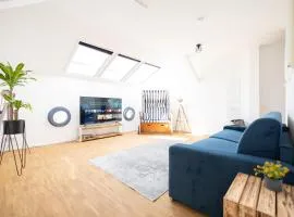 Ko-Living - Captain's Suite - Altstadt - mit Küche, Smart TV & Balkon - 6P