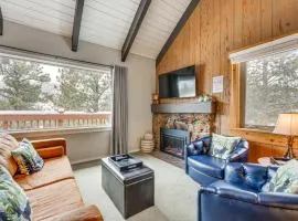 Cozy Estes Park Condo with Balcony and Fireplace!