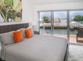 247B Waterfront Villa on South Finger, Jolly Harbo, hotel in Jolly Harbour