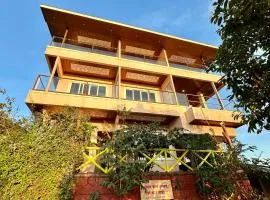 Panchgani Tent House And Hollywood Palace Resort