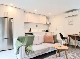 Central 2BRM 2BTH townhouse FREE carpark