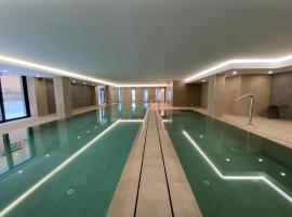 CP Top floor luxury studio with spa and pool, hotel i Gibraltar