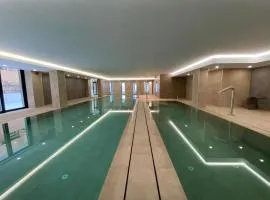 CP Top floor luxury studio with spa and pool