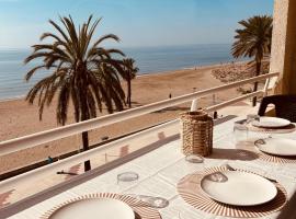 Precioso apartamento con chimenea y vistas al mar, viešbutis mieste Sant Salvadoras