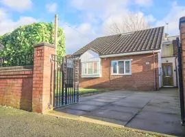 Bespoke Bungalow Salford Quays - Garden, WiFi and Parking