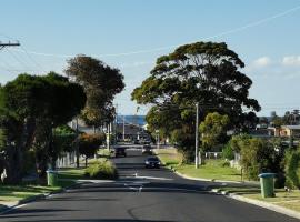 Entire guesthouse walking to beach, B&B em Rosebud