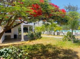 3 bedroom white house malindi, hotelli kohteessa Malindi