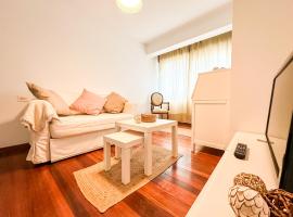 Apartamento Cozy by ALÔGA, hotel i Cee