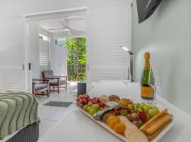 Elysium Private Apartments at Beach Club & Spa, hotel a Palm Cove