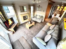 Impeccable 2-Bed Lodge in Preston hot hub, hotel en Preston