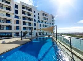 Beachfront 2BHK apartment at Al Mouj，位于锡卜的酒店