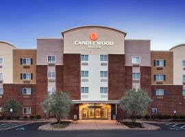 Candlewood Suites Louisville North, an IHG Hotel, отель в городе Кларксвилл