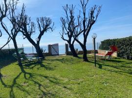 Fronte Mare Villa Acquasanta zona "LA FIUMETTA" Terracina, hotell i Terracina