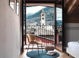 PENTHOUSE CON VISTA [6 minuti dal Bernina Express], hotel en Tirano