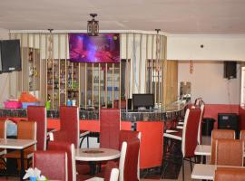 THE FARM BAR AND RESTAURANT, hotel em Kakamega