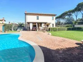 6 Bedroom Amazing Home In Roma