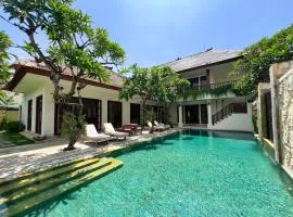 5-BR Villa in Sanur mins walk to the beach and central Sanur