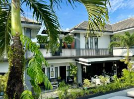 Villa Rumah Putih Abu Abu, hótel í Senggigi