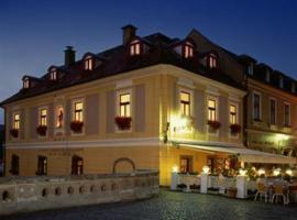 Offi Haz Hotel, hotel en Eger