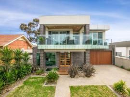 Geelong Luxury Beach K Villa, hotel a North Shore