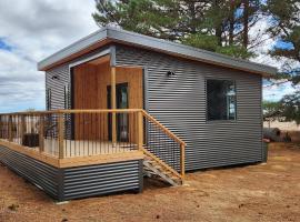 Glossy Black Cabin, hotel conveniente a Parndana