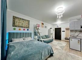 Dzīvoklis Raduga West 'Azure' Apartment pilsētā Koshkolʼ