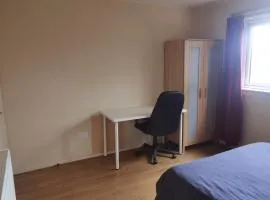 Glasgow Double Room Free Parking